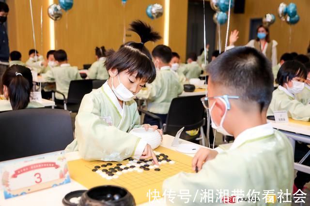 少儿棋王争霸赛|这场定级赛不一般!有道纵横“少儿棋王争霸赛”从线上走向线下