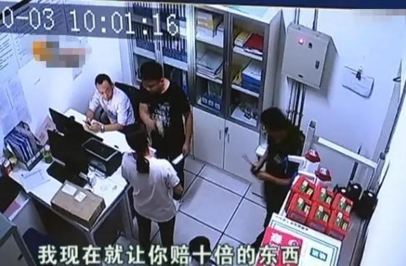 超市|孙子超市里摔碎一盒鸡蛋,店员要求10倍赔偿,奶奶的话让店员羞愧