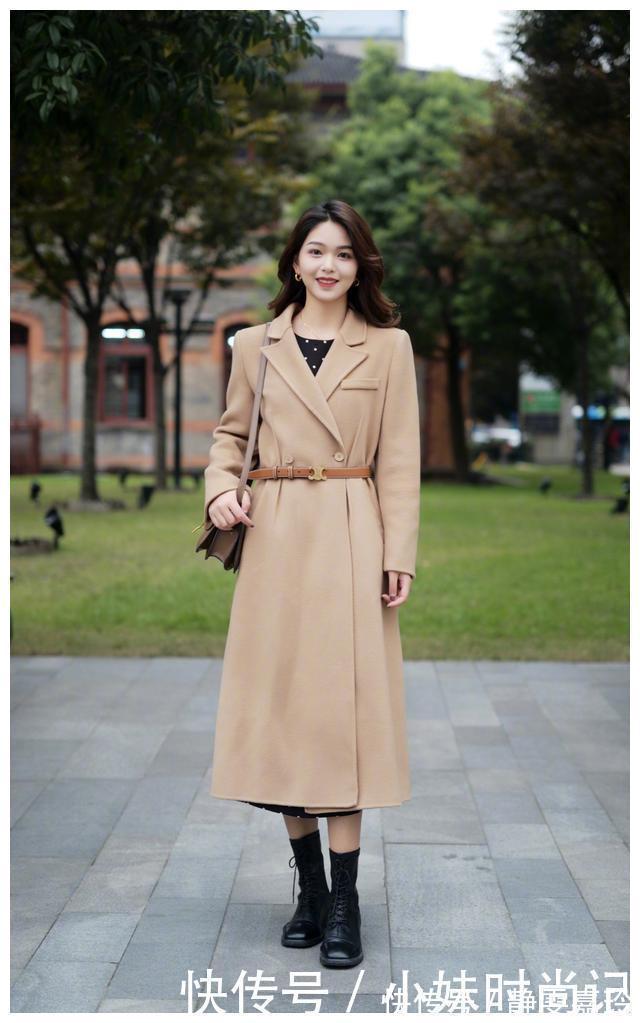 黑色系 穿大衣别再配高跟鞋了, 今年流行配靴子穿, 时尚优雅, 很有女人味