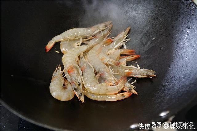 鲜虾,用水煮大错特错,学会渔民这一招,鲜味不流失,特别简单