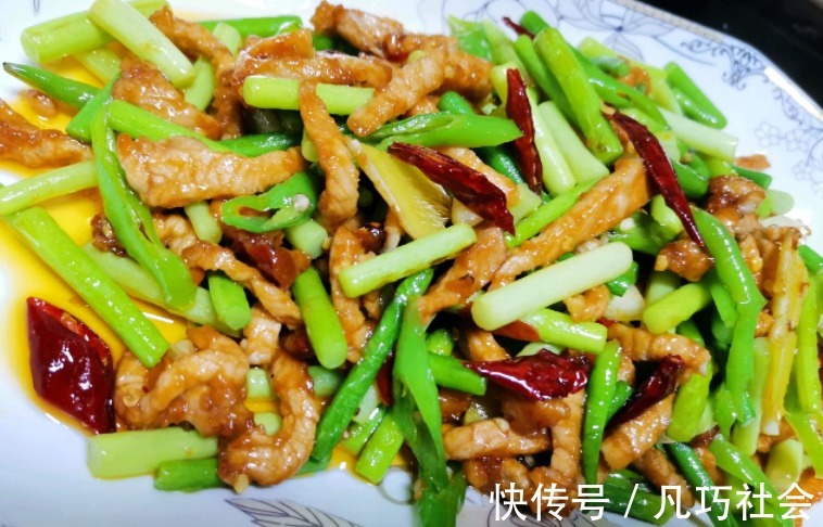 蒜苔|炒肉时,不要切好就炒,厨师长教你1招,肉软嫩鲜香,不柴也不腥