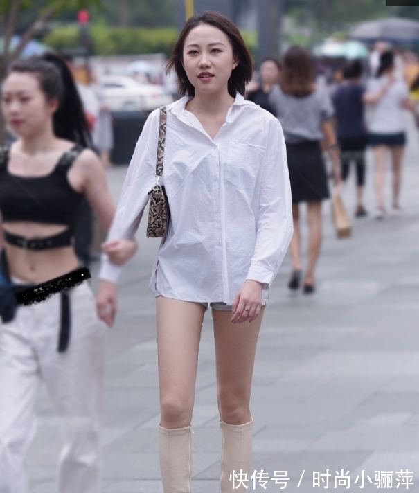 裤子 穿件衬衣就上街,裤子还那么短,妹子太放得开了