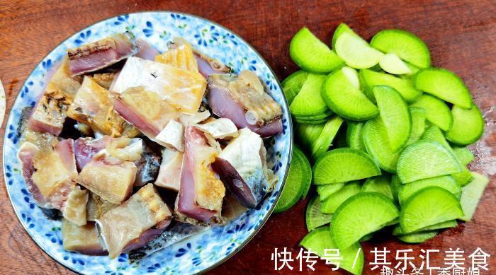咸鱼|冬季宁不吃肉,也要常吃此菜,富含维生素C,营养极高,才2元1斤