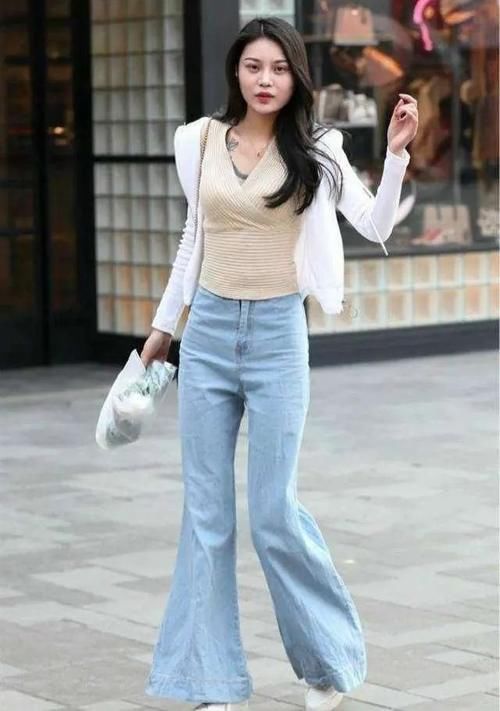 打底裤 牛仔打底裤搭配时尚上衣,比较显瘦穿搭,优雅又不失干练