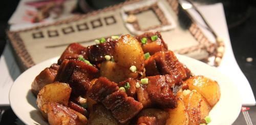 土豆|红烧肉最好吃的做法，肥而不腻，最关键是这一步！