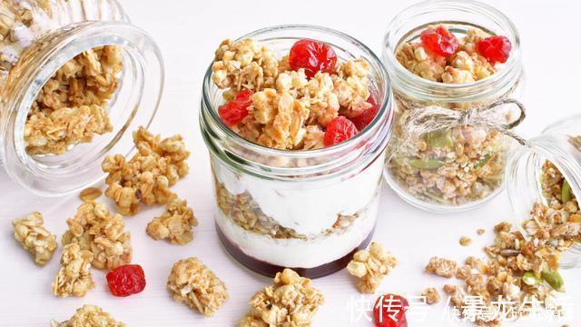 买燕麦时,要记得区分燕麦片和麦片,差别很大,买错等于浪费钱