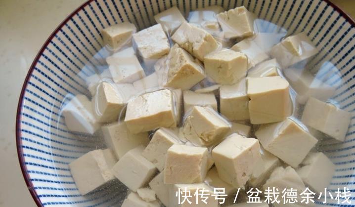 豆腐|豆腐这样做很下饭，从小吃到大，百吃不厌，用来拌饭汤汁都不剩！