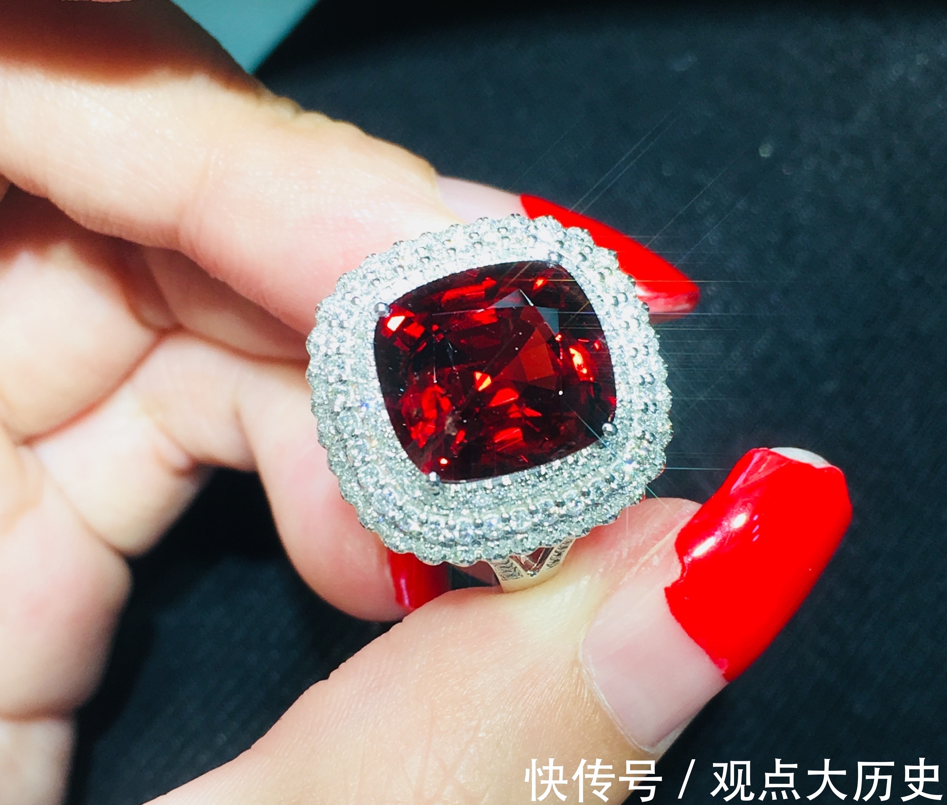 专柜 珠宝定制的这些好处你都知道吗?听说80%的人都不知道