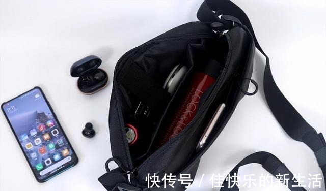 百搭 百搭多用很能装悠启时尚机能胸包体验!