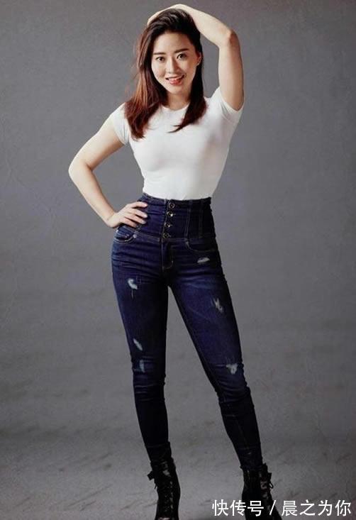 女人味 优雅美丽的牛仔裤,彰显出女人落落大方的简约风格!