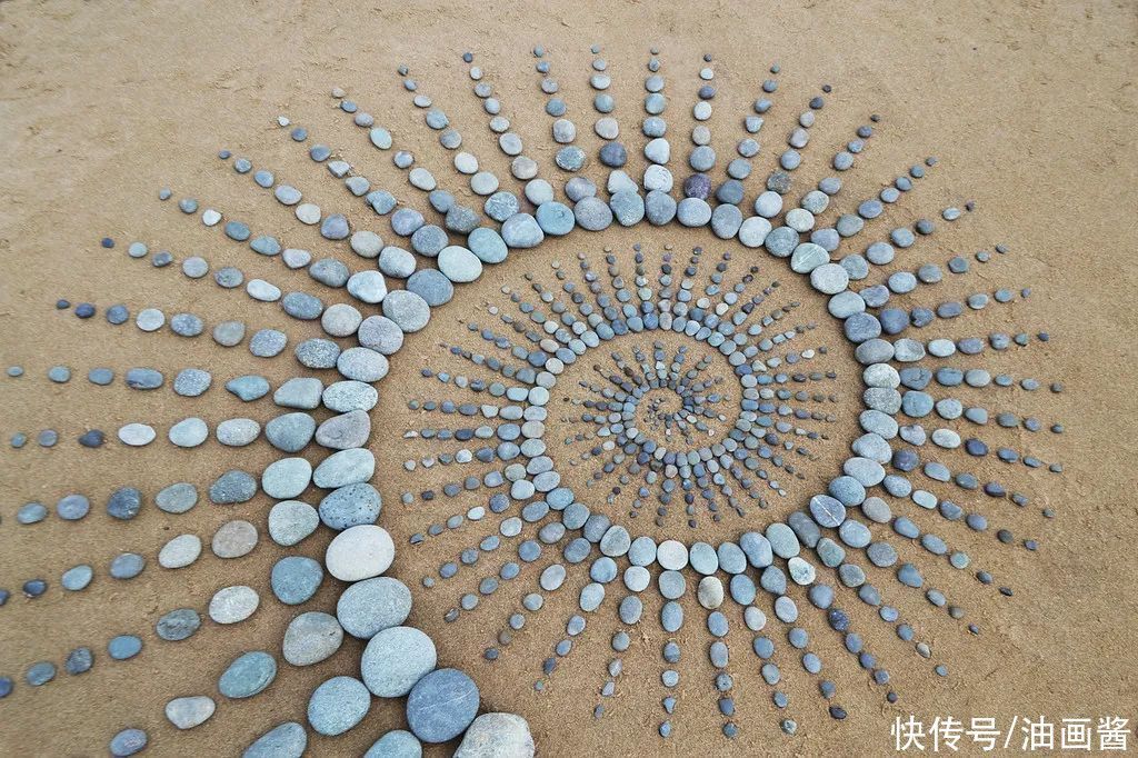 陆地|堆石头的艺术家又来了,最新作品艺术感更强,治愈强迫症