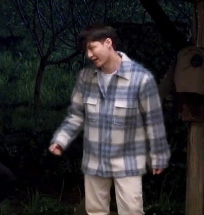 张艺兴被《向往》节目组坑惨,镜头全程对准他腿部,这也太虐了