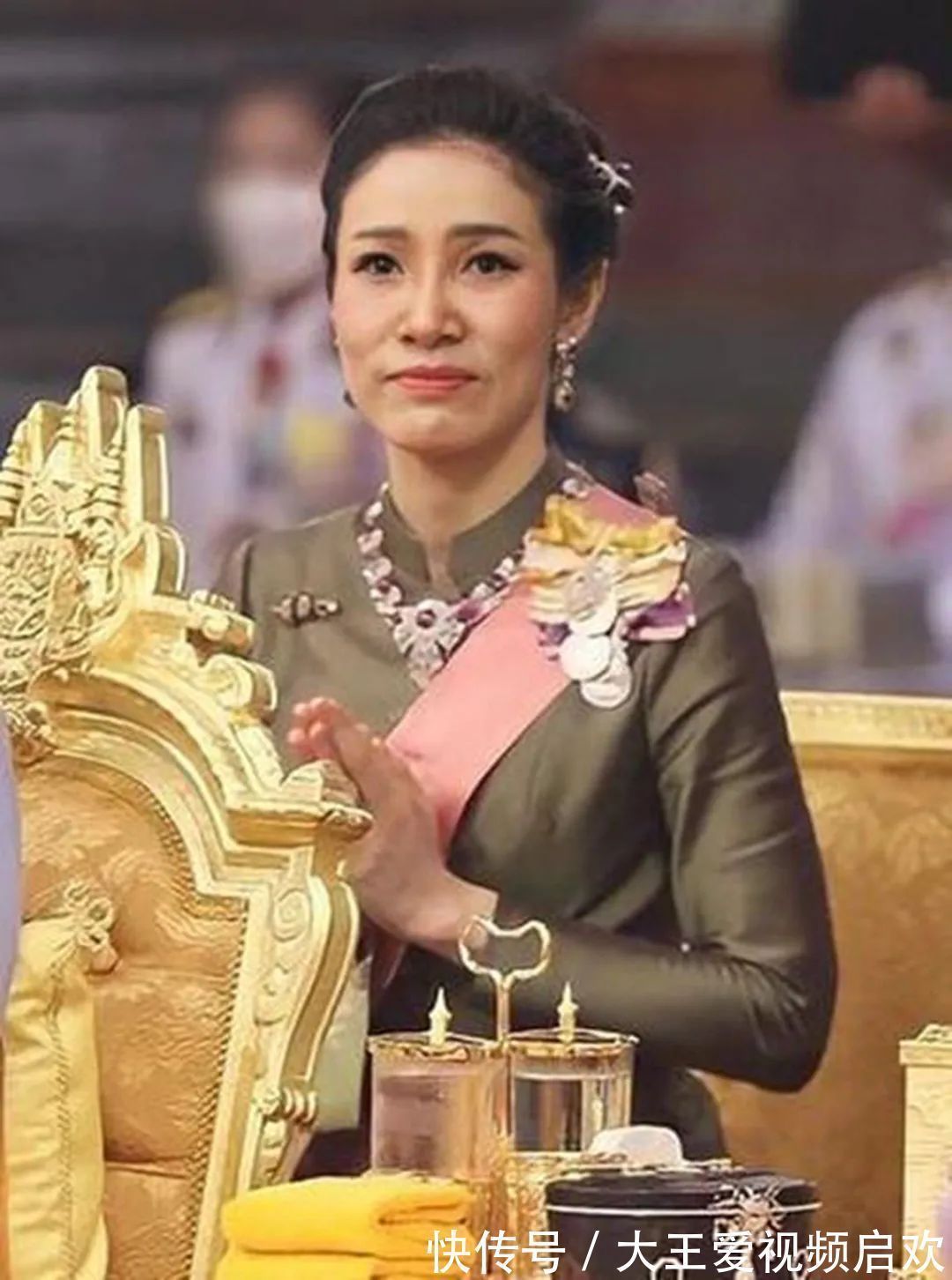 王室@苏提达整顿后宫,明确自己的霸主地位,诗妮娜就是泰王的一个嫔妃