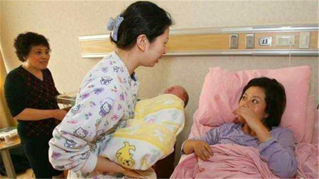 孕妇|孕妈宫口迟迟开不到十指,丈夫暖心举动被护士偷拍,网友:羡慕了