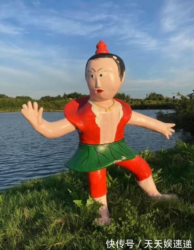 黑猫警长|“乡村版漫展”有多搞笑红太狼秒变“平底锅脸”,哪吒脸也歪了