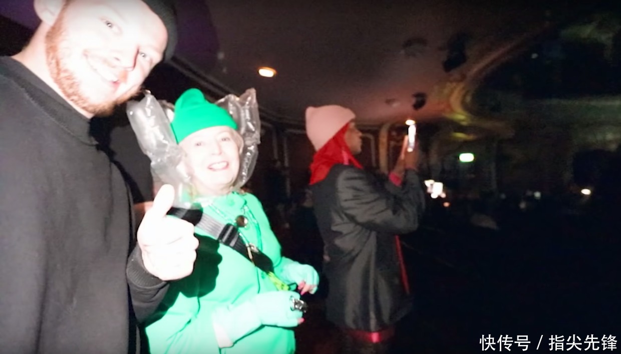 100块把土鳖宅男变鲜肉超模,英国俩沙雕小哥把时尚圈玩坏了