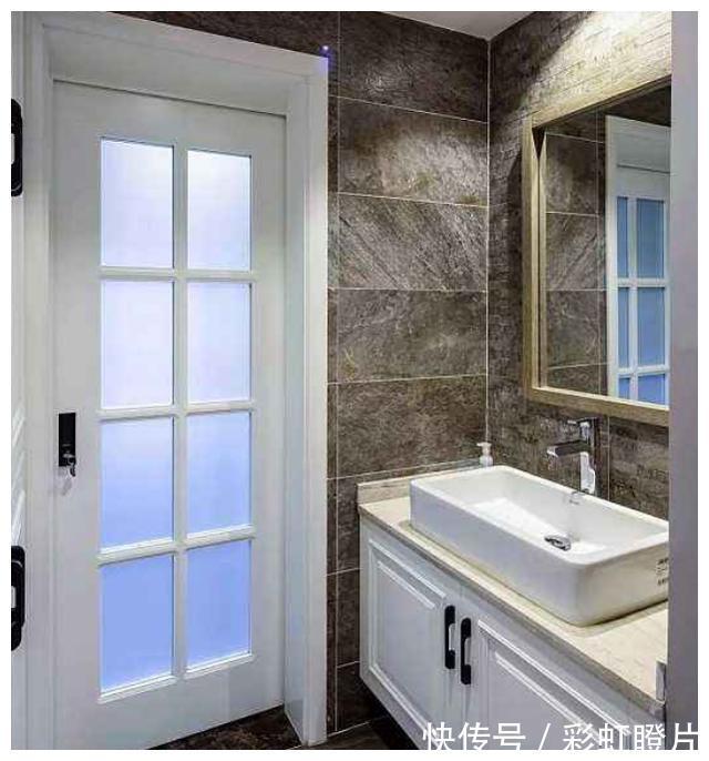 安装|卫生间也能装修的高大上，安装在这个位置，立马变得不一样