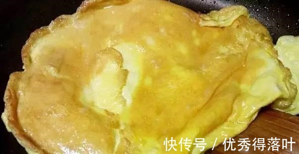 西红柿|西红柿别再煮汤了,和这两种食材一起炒更好吃,你试试就知道~!