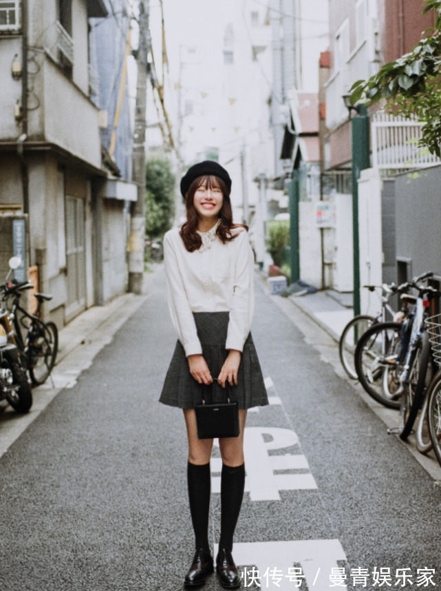 陈赫|难怪陈赫非要娶张子萱,穿的裤子比袜子还短,“漫画腿”我也喜欢