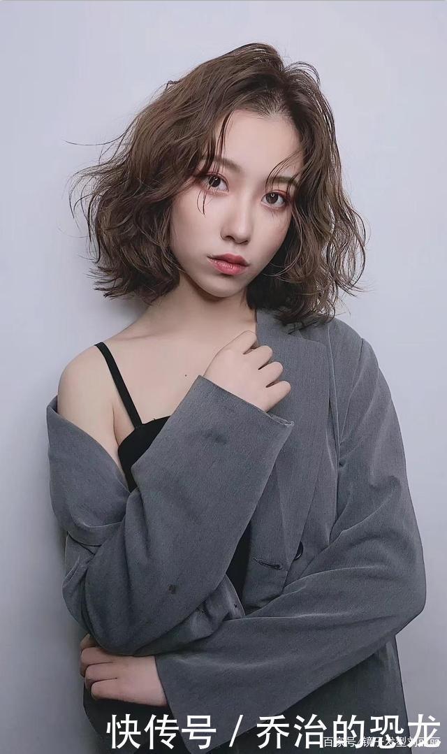 烫发|“最值得尝试”的女发,蓬松修颜很有层次感,大多数女性都喜欢