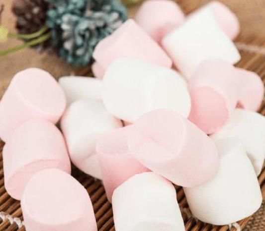 零食|女生出门容易晕车，包里适合放着慢慢吃的零食，话梅上榜，很实用