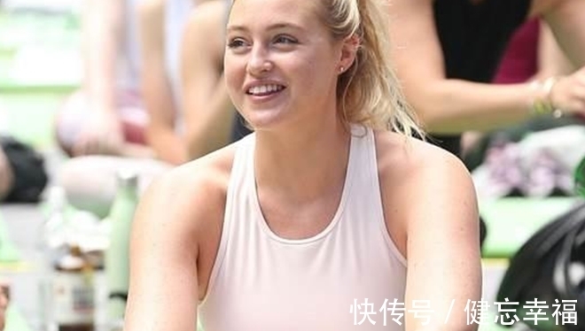 曲线|300斤胖妞健身一年暴瘦100斤，丰腴曲线完美吸睛，终圆大码模特梦