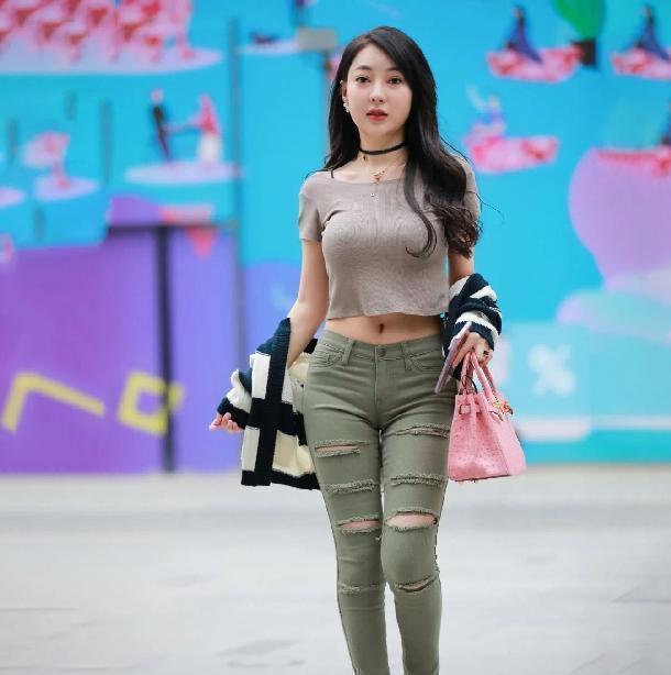 牛仔裤 小姐姐整体气质优雅干练,让自己的身材变得美丽和出众