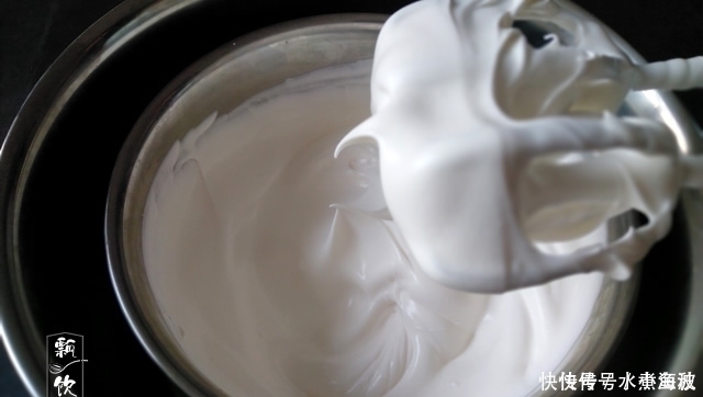 幼儿园的侄女生日,抬举姑姑给做生日蛋糕,结果受全班小朋友欢迎