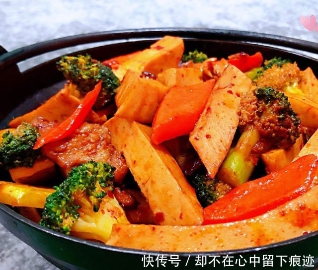 干锅千叶豆腐，香辣可口，堪称米饭杀手