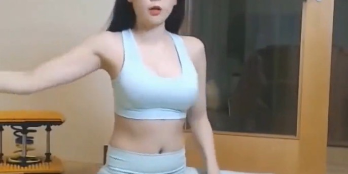 塑形|美女瑜伽球健身, 既瘦腿又塑形, 还可提升力量