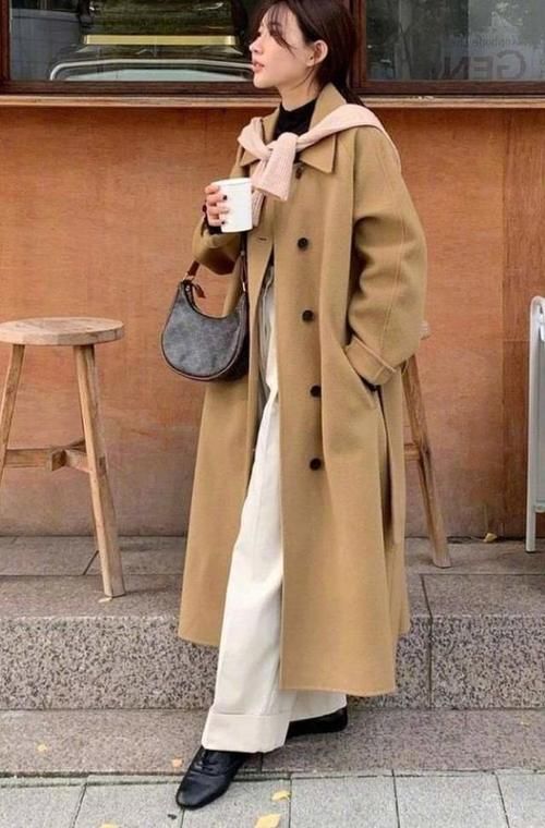 冬天怎么穿更潮流？试试“薄打底＋厚外套”，时尚达人最爱