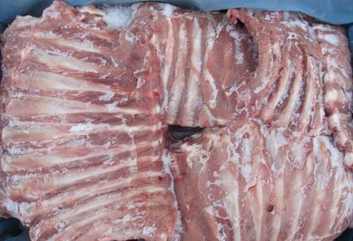 买排骨时，挑“前排”还是“后排”？牢记4不买，谁也不敢忽悠你