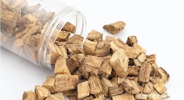 枸杞|黄芪和它很“投缘”,男女坚持泡水喝,养肝护肾,血栓悄悄溜走