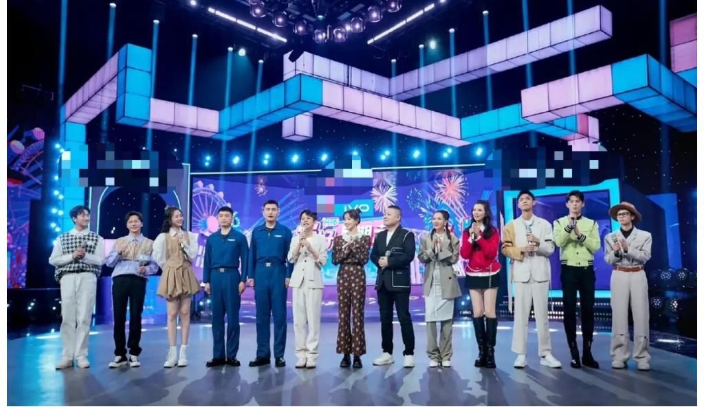 《你好星期六》开播,观众评论两极分化,网友直呼何老师太累