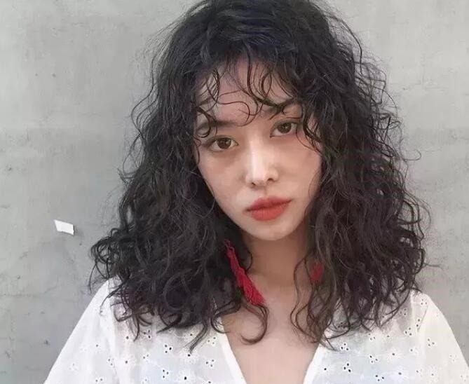 吸睛度 头大女生要避免这4款发型,不仅显脸大还老气!