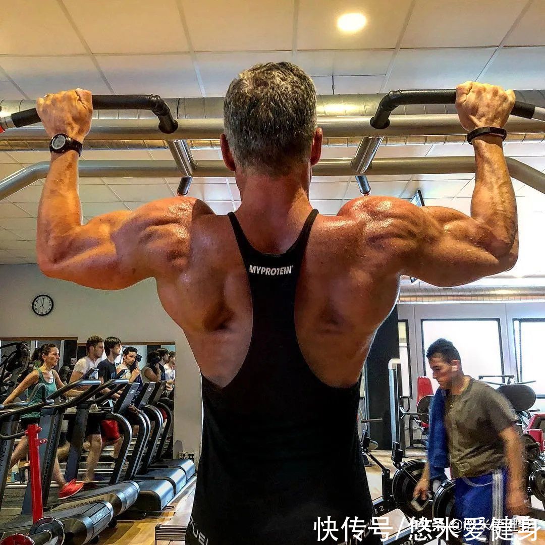 胖子|55岁的意大利大叔，从一个胖子练成肌肉男，依靠健身实现身材蜕变