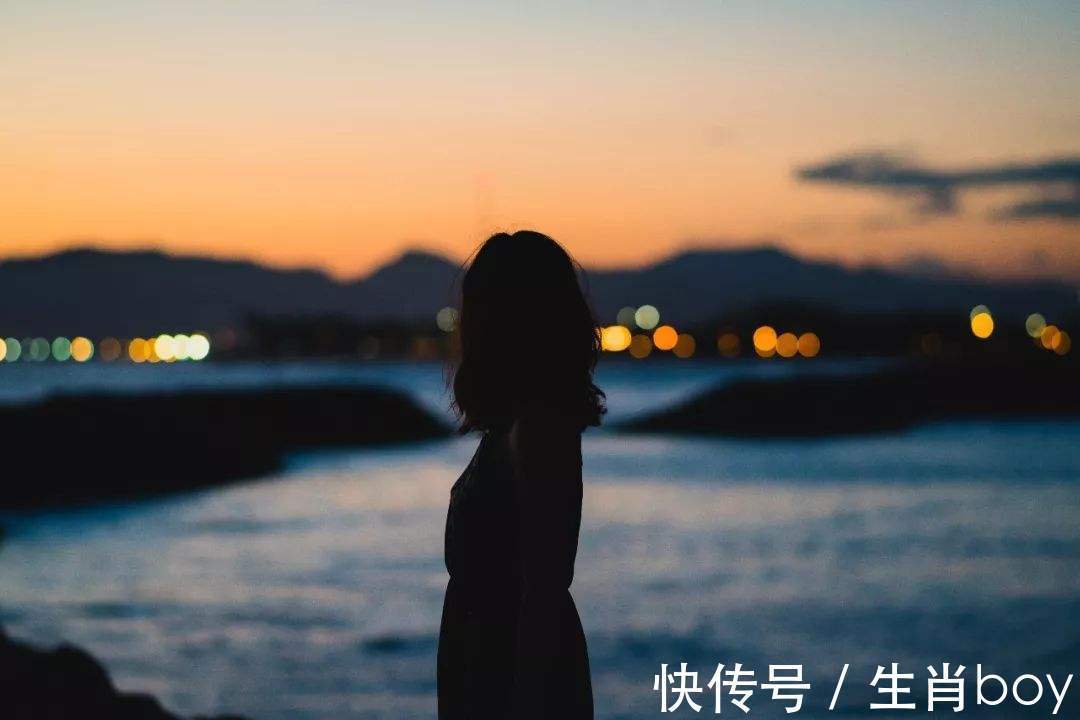 性格没那么外向 但喜欢扎在人堆中 爱清静却又怕寂寞的星座 粉紫色 性格没那么外向 但喜欢扎在人堆中 爱清静却又怕寂寞的星座 粉紫色