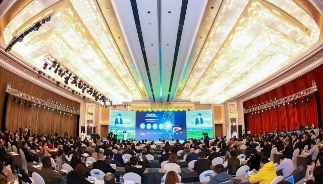正北方网|新一代工业互联网与新型智慧城市建设大会在呼和浩特举行