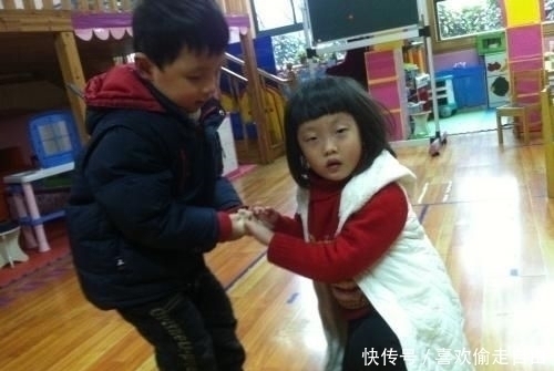 男孩|“妈妈，你肚子上有疤”妈妈说出原因后，4岁男孩的举动让人惊讶