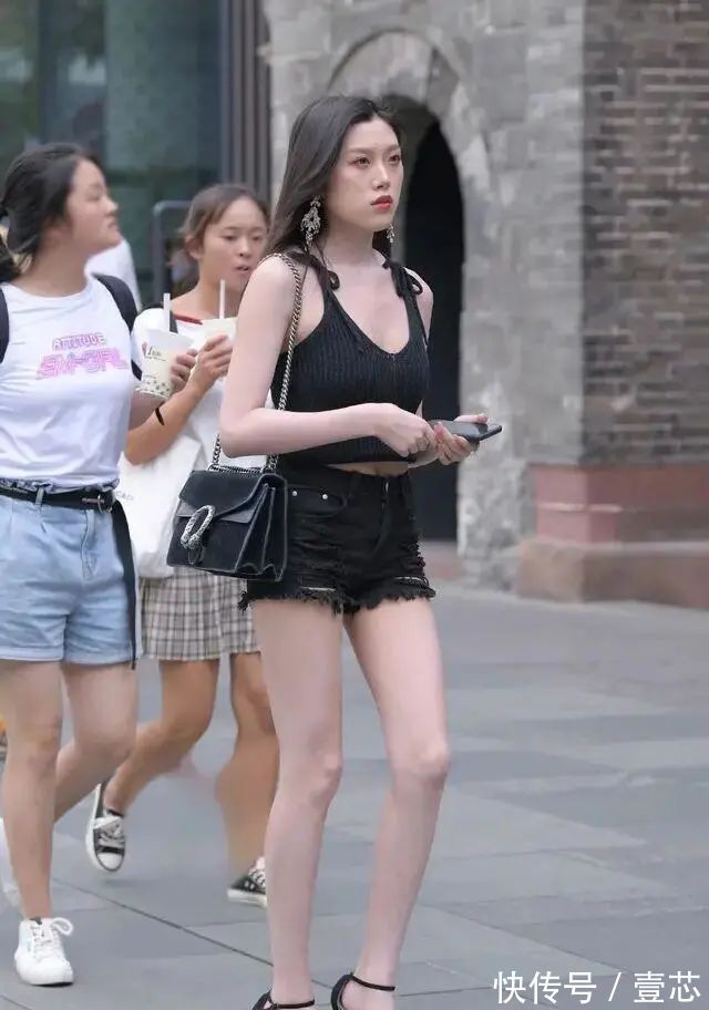 灾难性|魅力动人的瑜伽裤装扮很有时尚感，舒适透气修饰腿型，时尚前卫
