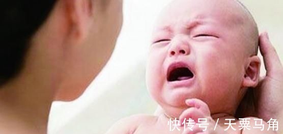 妈妈|1个月宝宝因病离世,小手一直“紧握”,妈妈掰开后痛彻心扉