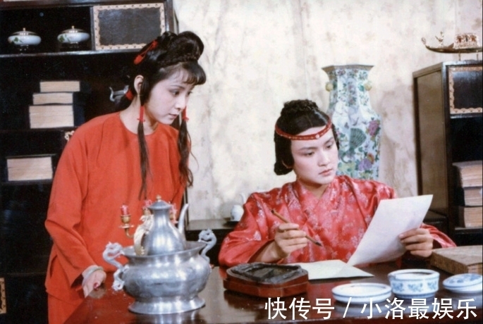 宝玉|晴雯被赶后，袭人一句话暴露她对晴雯的恨意，难怪宝玉怀疑她