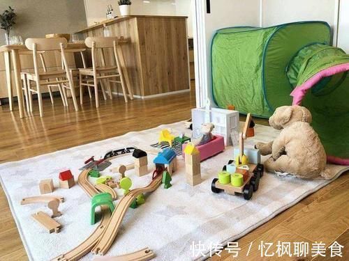 老人|5岁孙女吞下干燥剂,奶奶急中生智救了孩子,医生:有文化的老人