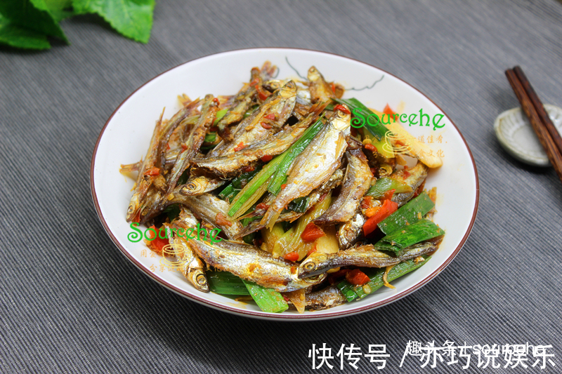 煮小鱼干增加一步,连骨头都酥香麻辣,无腥味特鲜香,超下饭