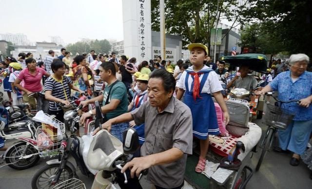 学习成绩|延时放学成“生意”,父母们感慨:学校把延时做成“鸡肋”,变了味
