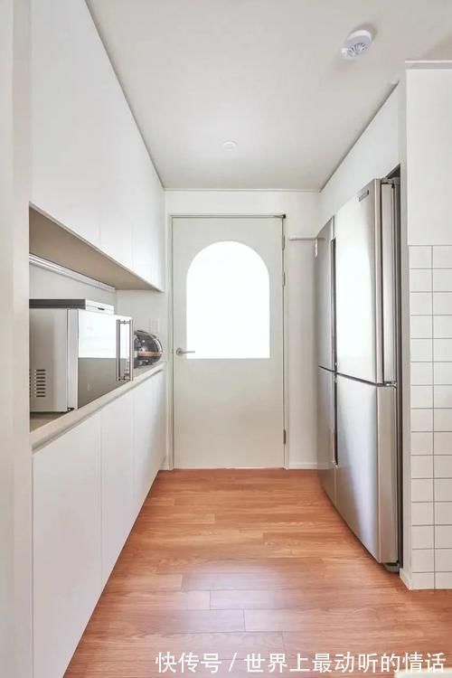 衣帽间|84平婚房,进门就被迷住了,不装电视不要餐厅,布置完好暖心