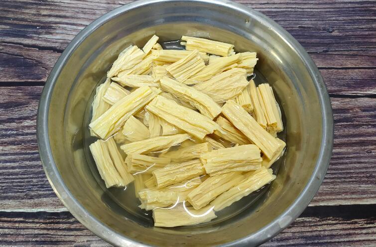 5分钟教你做炝锅腐竹,麻辣鲜香有营养,做法还十分简单