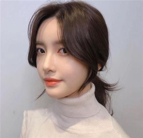 方脸 发型不对,容易显老!每个脸型都有自己对应的发型,照着剪很显嫩