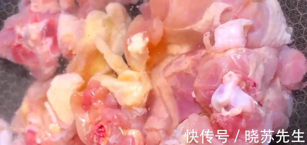 把香菇和鸡肉放在一起烧,兼具“香”和“鲜”,简单几步就搞定!
