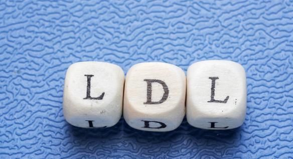 发现动脉硬化斑块,还能逆转吗?医生提醒:这不是控制重点